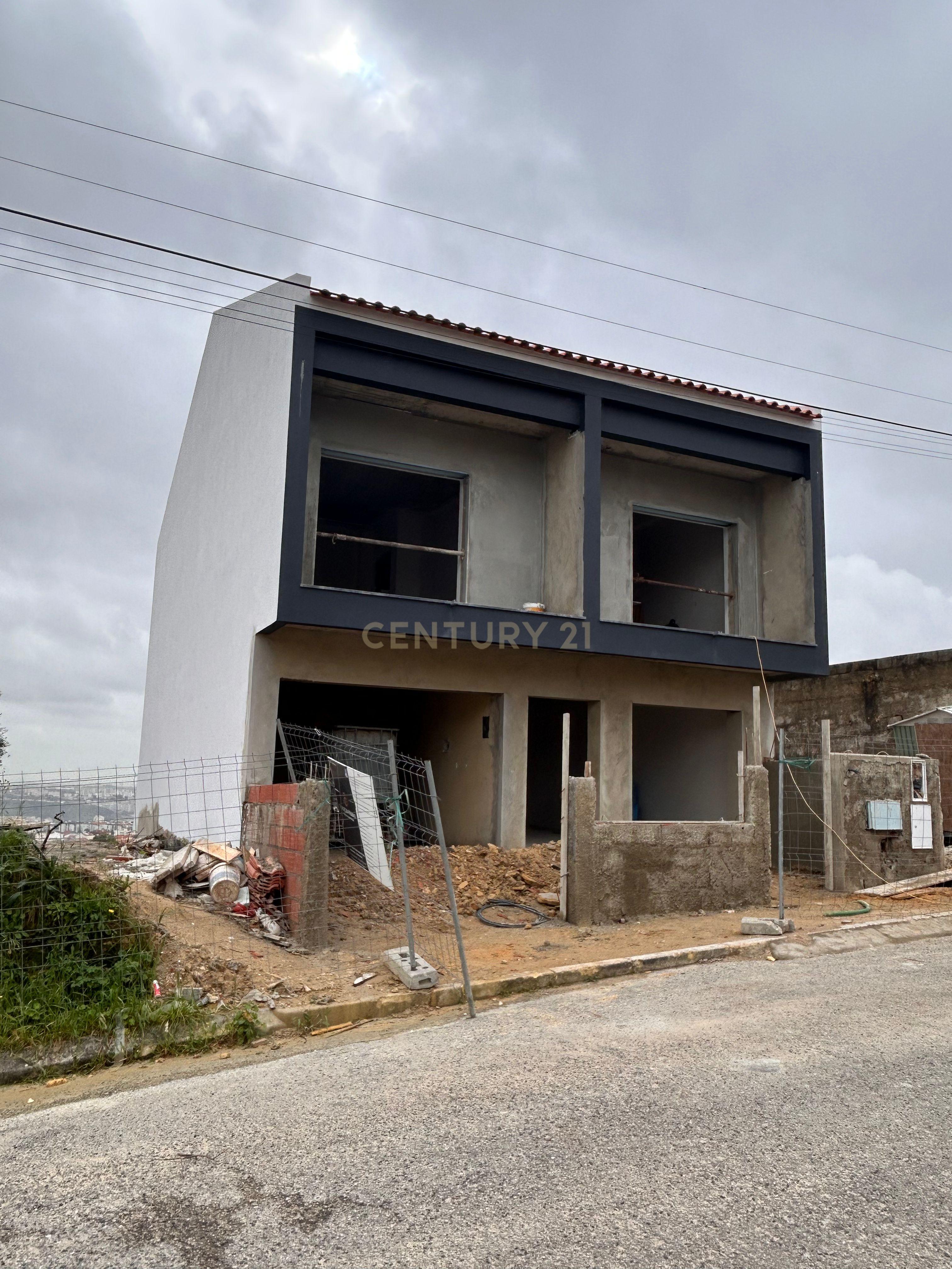 Moradia Nova em Construção no Bairro do Girassol - Image 1